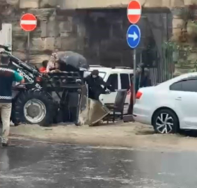 İş makinasıyla kurtuldular