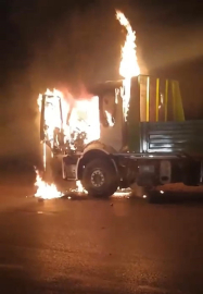 Bursa'da seyir halindeki kamyon alev aldı