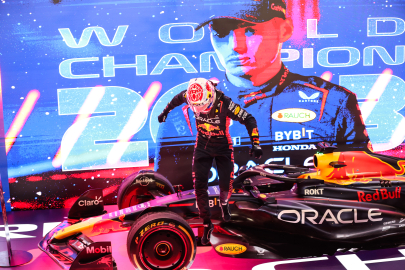 Max Verstappen 3'ledi