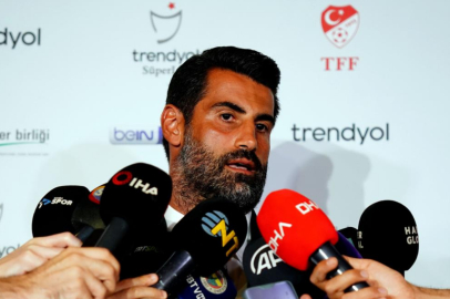 Hem hoca hem elçi: Volkan Demirel