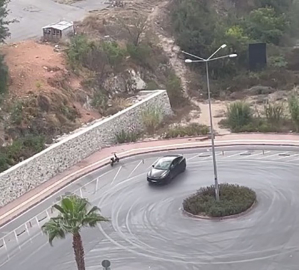 Tesla ile drift ehliyete mal oldu