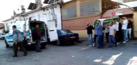 Doğum günü eğlencesi mezarlıkta bitti