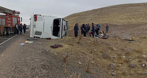 Yolcu otobüsü kaza yaptı! 7 ölü