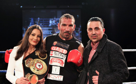 Dünya şampiyonu boksör ringlere veda ediyor