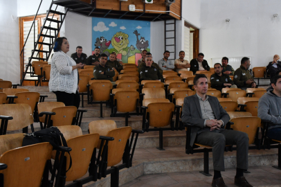 Hayvanat bahçesi personeline canlı bakım eğitimi
