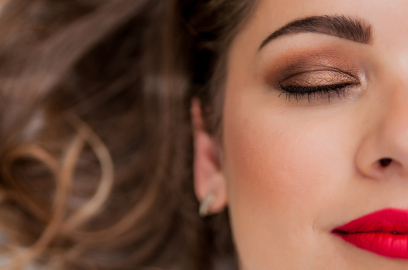 Düşük gözlere sahip olanlar için makyaj tüyoları