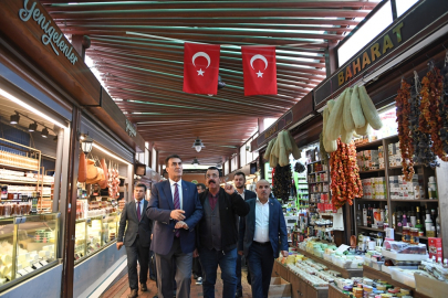 Başkan Dündar, tarihi çarşı esnafıyla buluştu