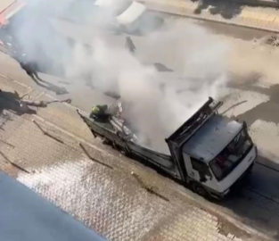 Kamyonun dorsesi yandı