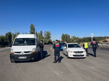 42 düzensiz göçmene 488 bin TL ceza