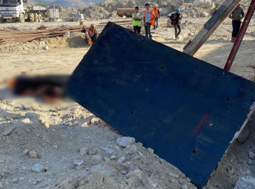 Üstüne demir kalıp düşen işçi yaşamını yitirdi