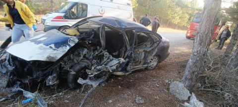 Otomobil ve kamyon kafa kafaya girdi! 1 ölü