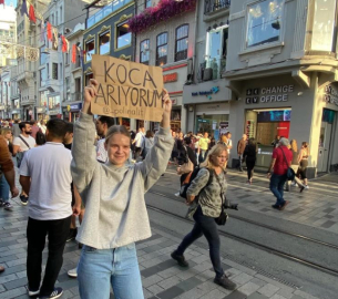 Belaruslu kadın Taksim'de 'koca' aradı