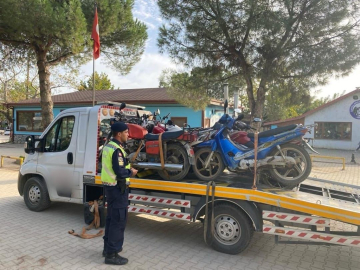 Uygulamalar sürdü, araçlar otoparka çekildi