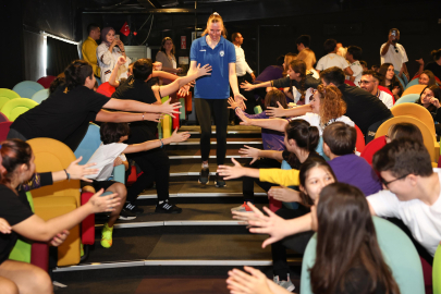 Nilüferli oyuncular öğrencilerle buluştu