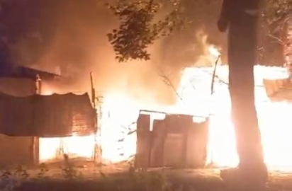 Ahşap ev alevlere teslim oldu