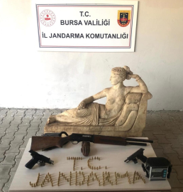 Tarihi eser kaçakçıları yakayı ele verdi