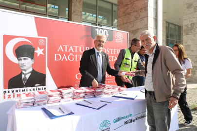 Kutlamalar için bayrak dağıtımı başladı