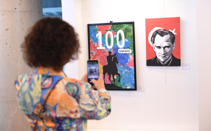 Cumhuriyeti anlatan eserler sergilendi