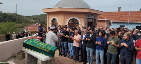 Karnındaki bebekle toprağa verildi