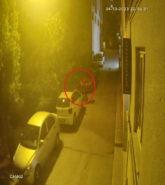 Kaşla göz arasında motosikleti çaldılar