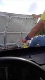 Çalışan araca benzin koydular