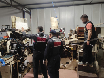 Şehrin merkezinde kaçak sigara fabrikası