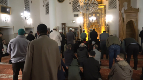 Şehitler için çorba dağıttı