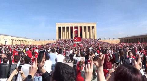 Ata'ya ziyaretçi akını