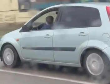 Aracı minicik çocuk sürdü