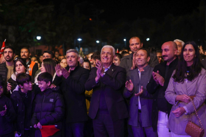 Manuş Baba sevenleriyle buluştu