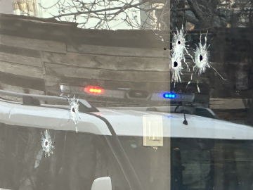 İş yerine kurşun yağdırdı