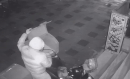 Eski işyerinin motorunu çaldı