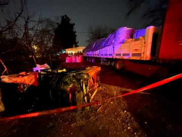 Yan yatan forklift can aldı