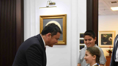 Başkan Aydın koltuğunu çocuklara bıraktı