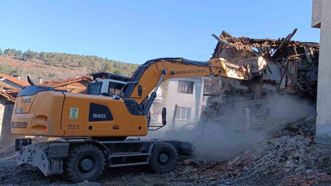 Osmangazi’de metruk bina yıkımları hız kazandı