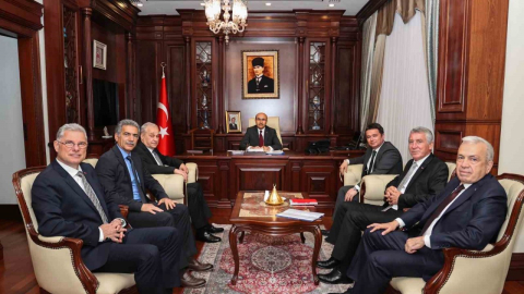 Göreve başlayan belediye başkanları, Vali Mahmut Demirtaş’ı ziyaret etti