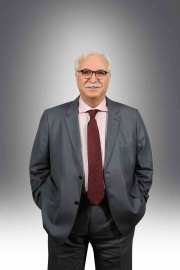 Prof. Dr. Tevfik Özlü: "Yaşamınıza 15-20 yıl eklemek için sigarayı bırakın"