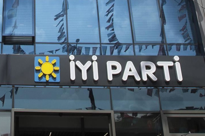 İYİ Parti Bursa'da 6 ilçede nöbet değişimi yaptı