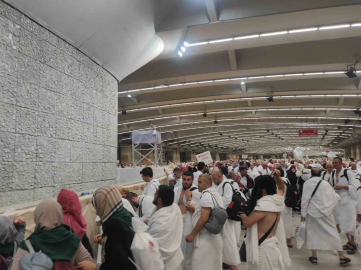 Yüzbinler hacı oldu