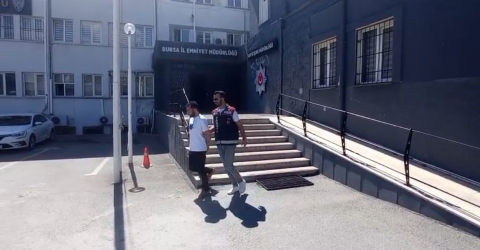 ATM’ye geleni sahte dekontla dolandırdı, polisten kaçamadı