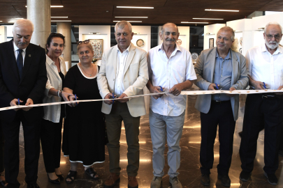Emekli olduktan sonra ürettiği çinilerden sergi açtı
