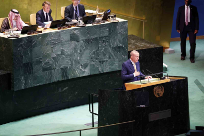 Cumhurbaşkanı Erdoğan: "Holokost zulmüyle kökü kazınmak istenen bir toplumu yöneten Netanyahu hükümeti, aynı toprağı suyu havayı, denizi paylaştığı binlerce yıllık komşularına soykırım uyduruyor"