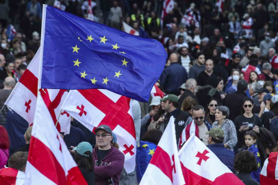 Gürcistan’da yerel seçim protestolarında sokaklar savaş alanına döndü