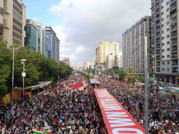 Pakistan’da binlerce kişi Gazze için yürüdü