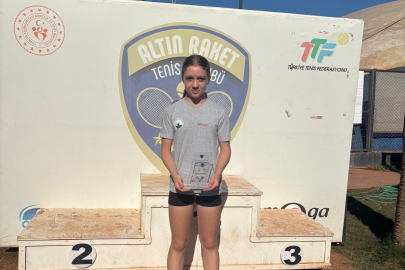 Osmangazili raket şampiyonluk kürsüsüne oturdu