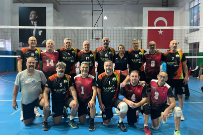 Osmangazi’nin Veteran Voleybolcuları zirveye çıktı