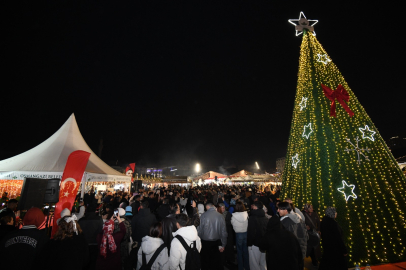 Yeni yıl festivali akşam saatlerine renk kattı