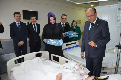 Ali Osman Sönmez Onkoloji Hastanesi’nde gönüllere dokunan ziyaret