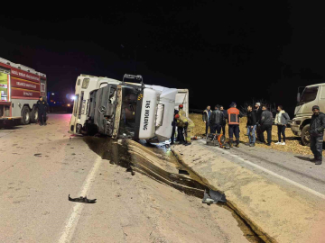 Bursa’da talaş yüklü tır devrildi: Araçta sıkışan genç sürücü hayatını kaybetti