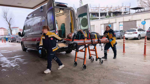 Bursa’da servis minibüsünden inen sürücüye araç çarptı